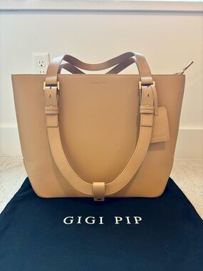 GIGI PIP Hayes Hat Carrying Leather Tote Bag in Tan
